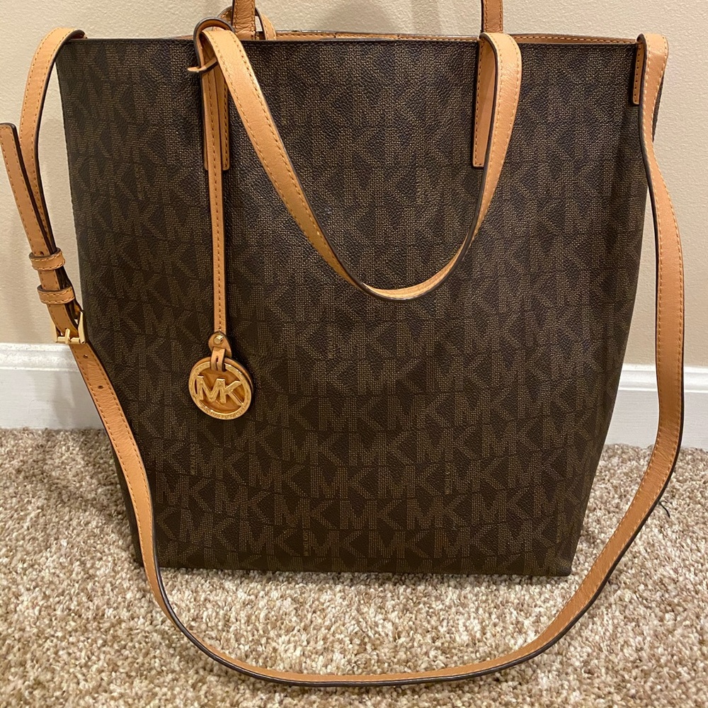 Micheal Kors Tote Bag and wristlet